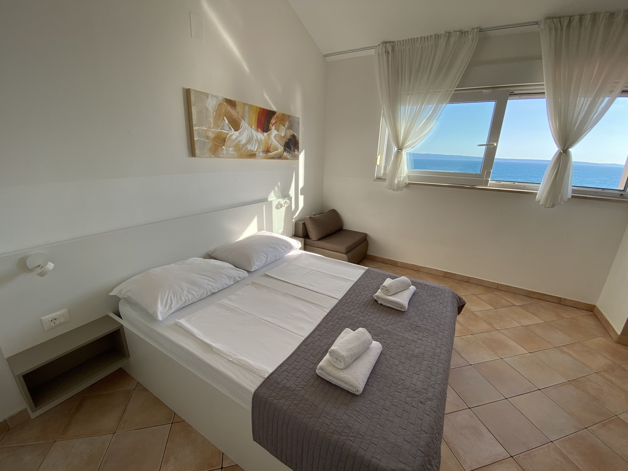 Room, Queen Bed, with View, No Balcony