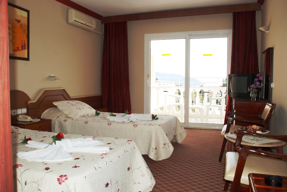 Mustis Royal Plaza Hotel 19/35