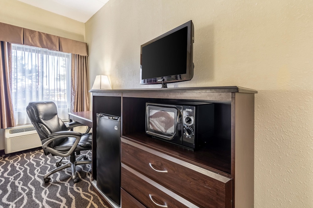 Quality Inn and Suites Southport 31/36
