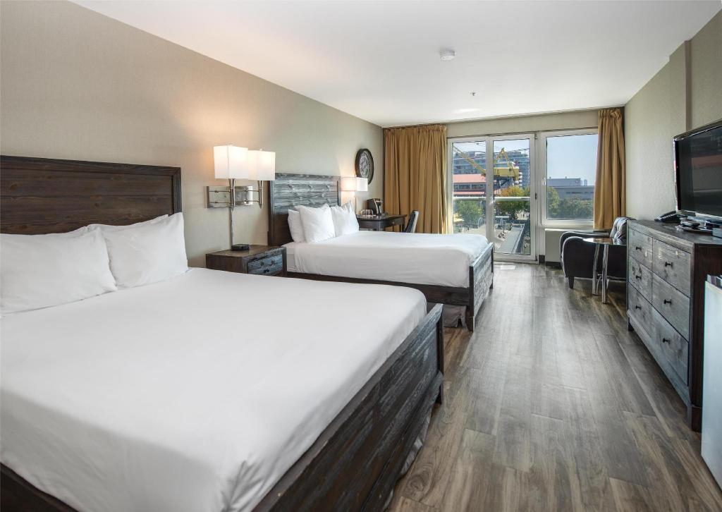 Coast, 2 Queen Beds