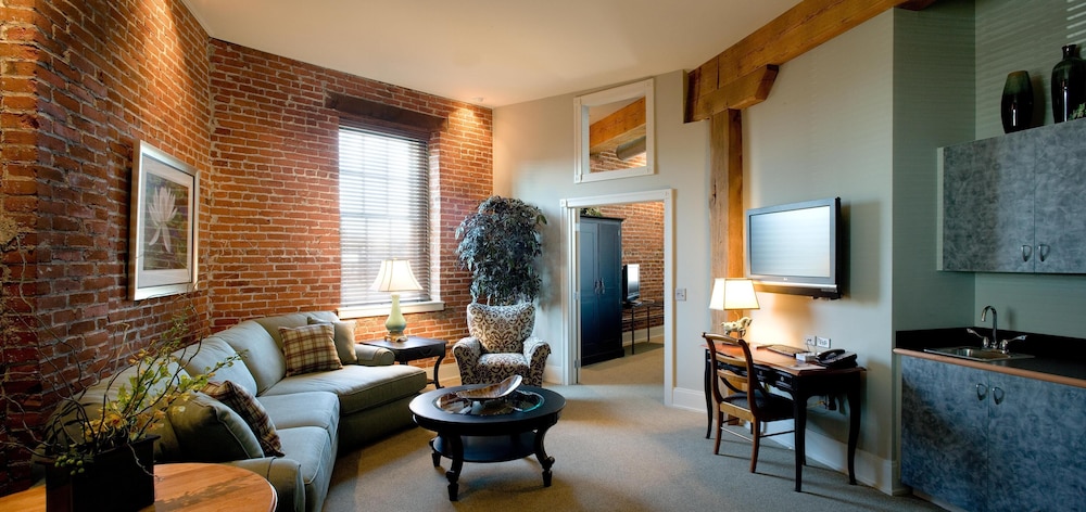 Lancaster Arts Hotel 48/61