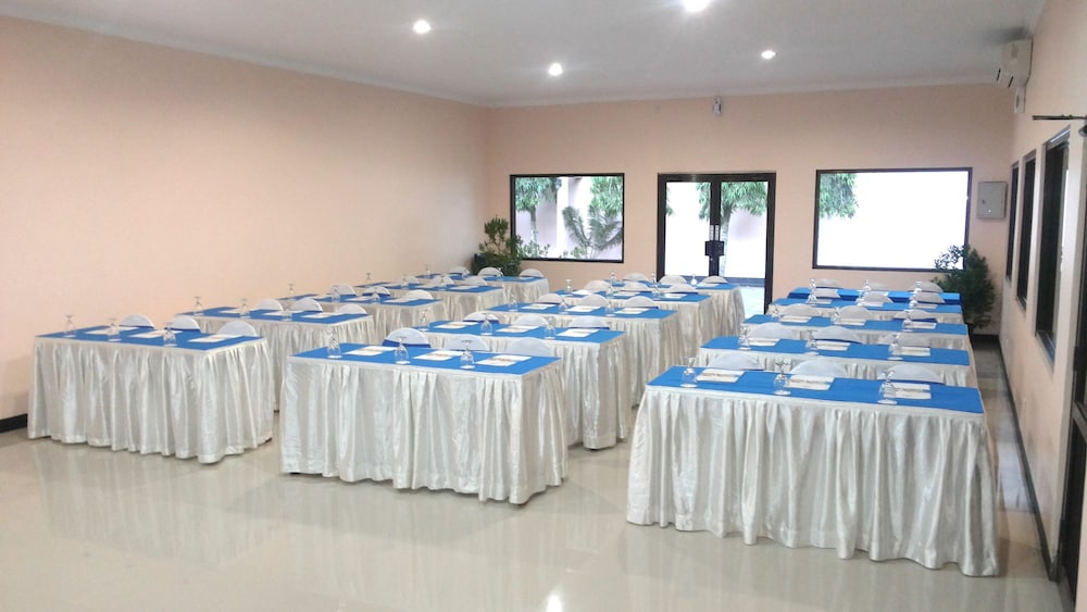 Atrium Resort & Hotel 26/27