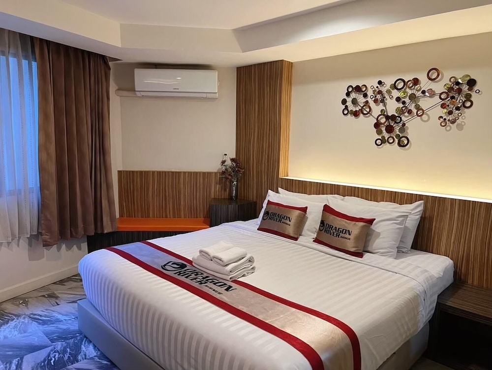 Dragon River Avenue Hotel 17/40