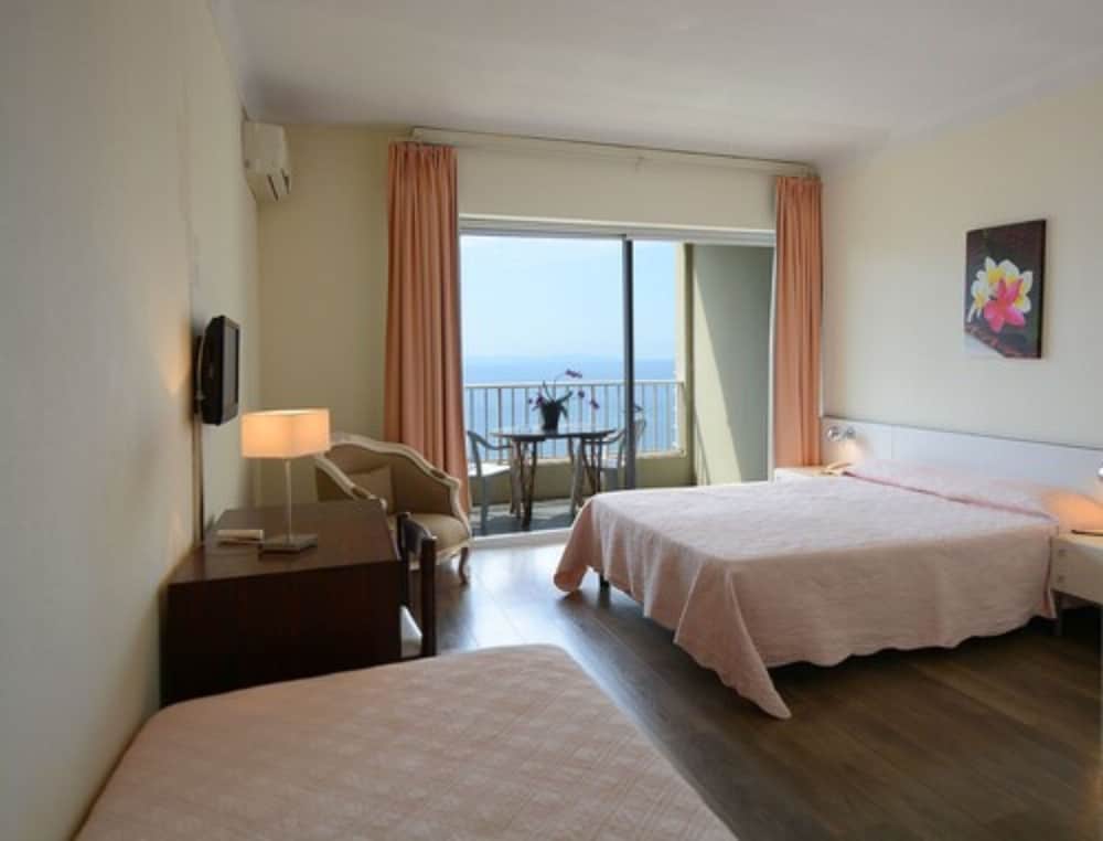 ROOM, TRIPLE, SEA VIEW