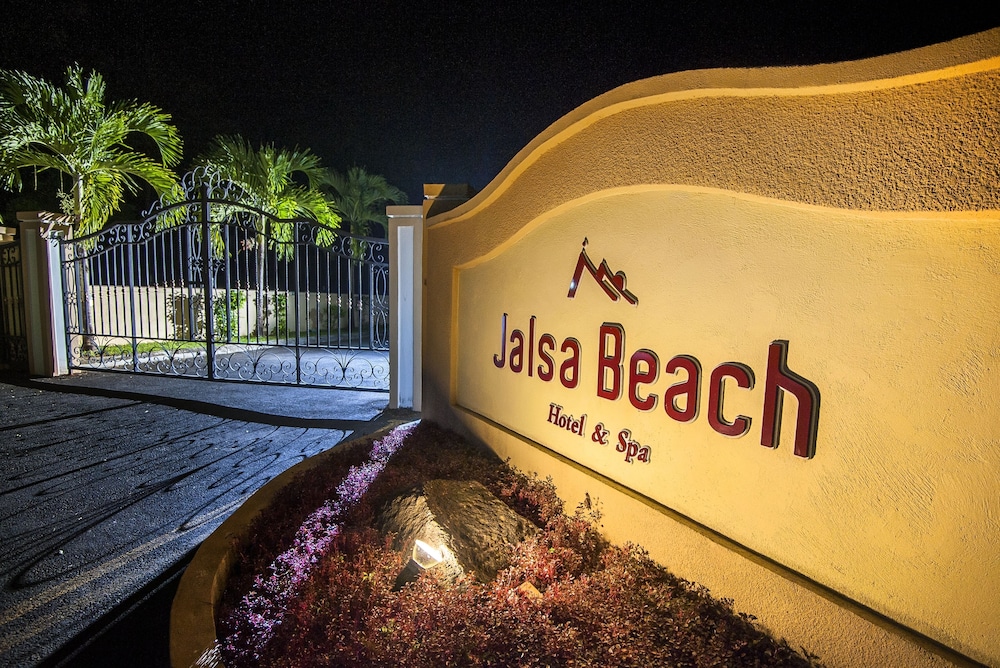 Jalsa Beach Hotel and Spa 5/35