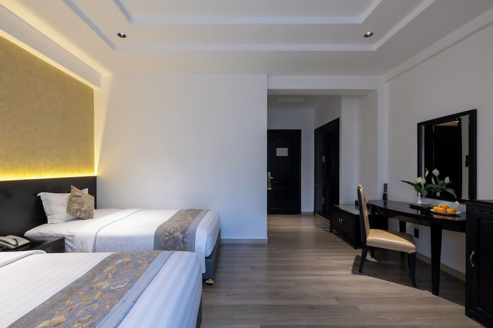 DELUXE, TWIN BEDS, CITY VIEW