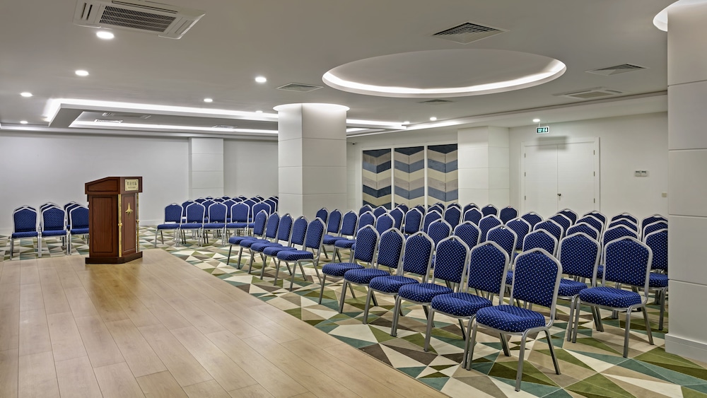 Glamour Resort Spa 57/70