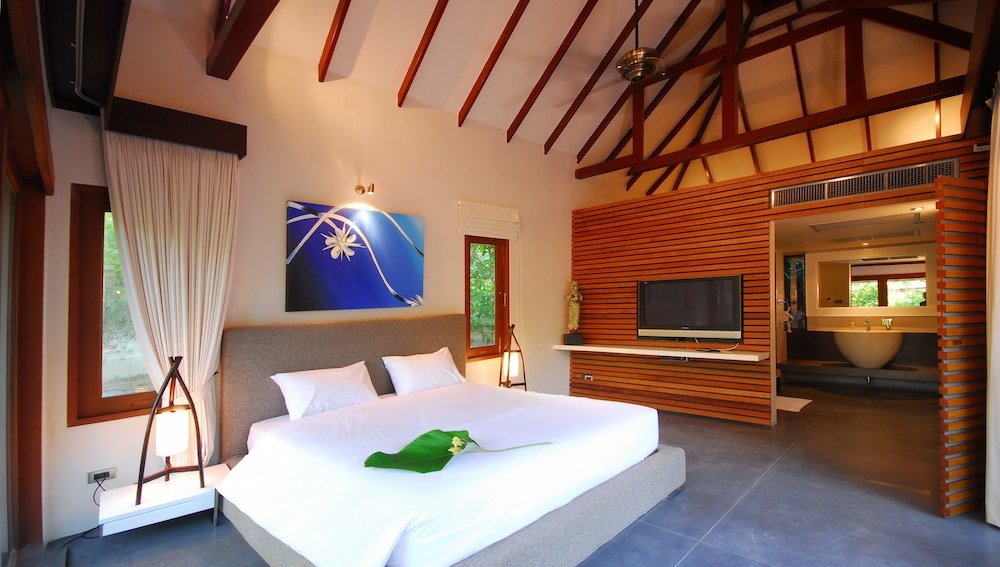 Zara Resort (ex The Privilege Hotel Ezra Royal Beach) 44/80