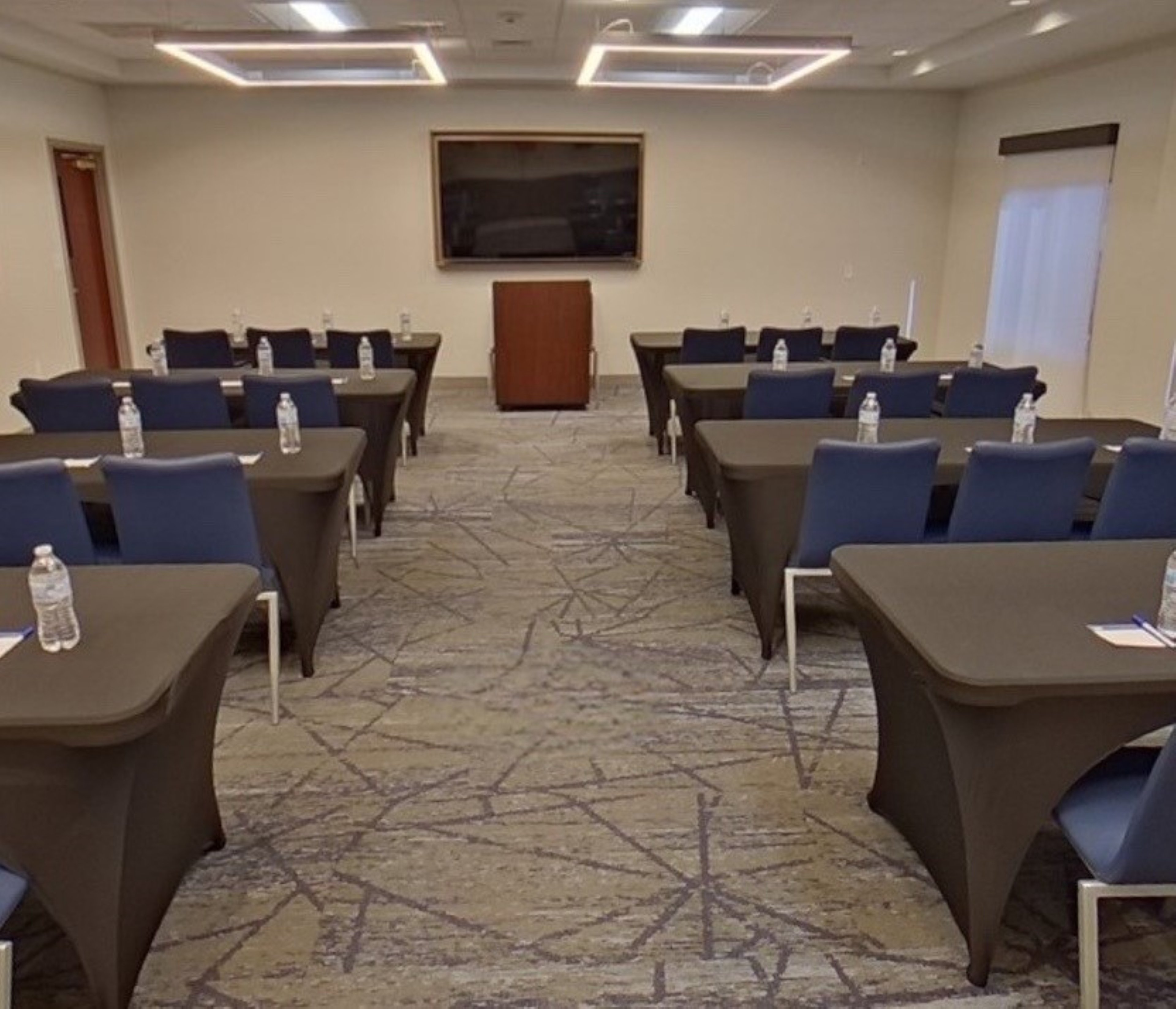 Holiday Inn Express and Suites Tuscaloosa University an IHG Hotel 52/65