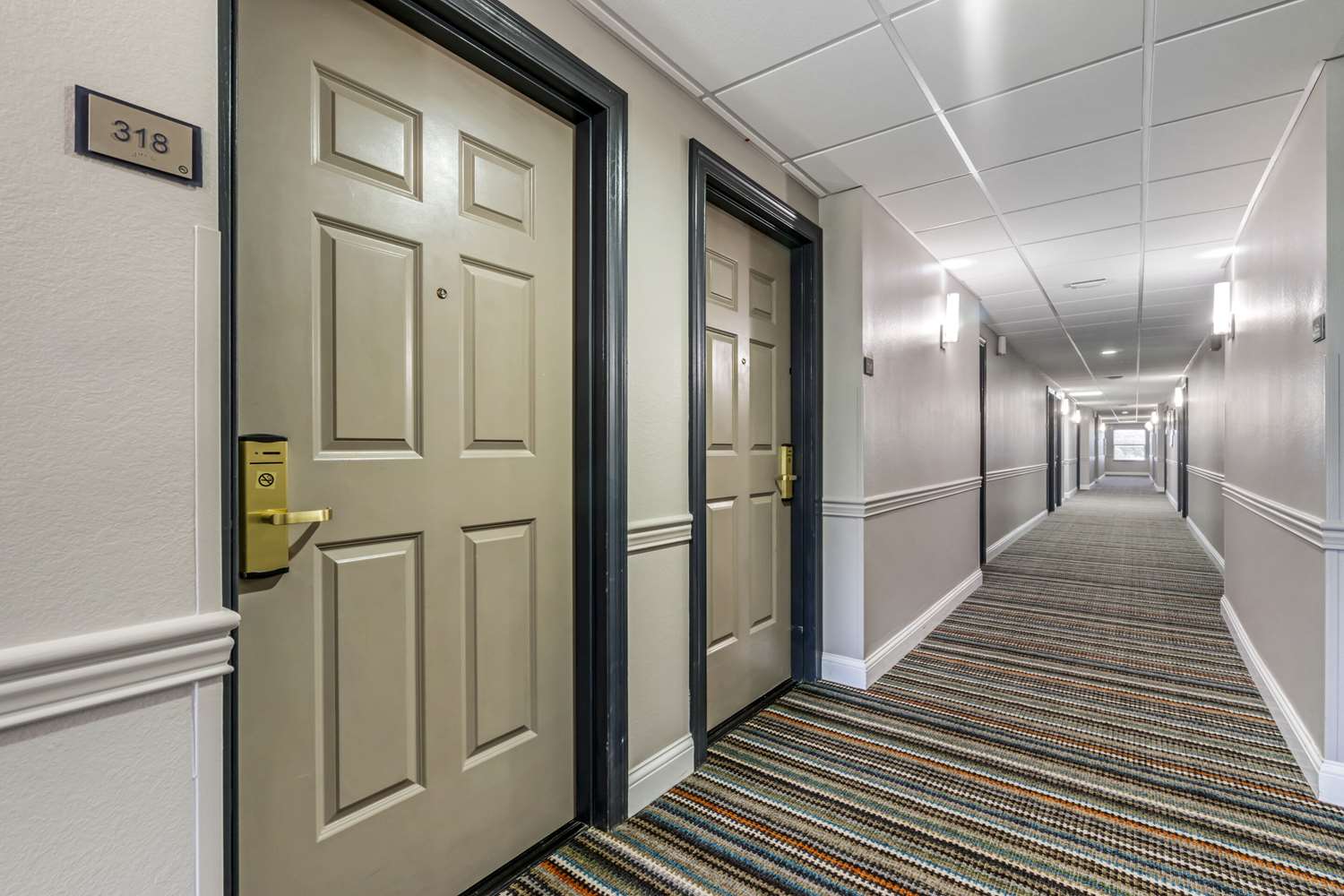 Country Inn and Suites by Radisson Tampa Airport North FL 2/48