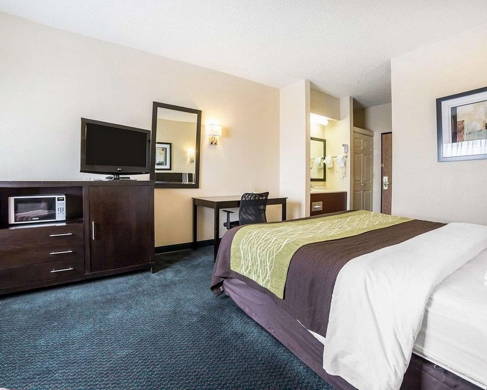 FairBridge Inn and Suites Glendive (ex Comfort Inn) 9/30