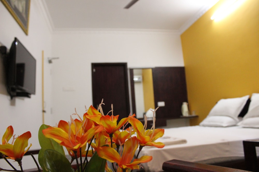 Sri Aarvee Hotels 21/30