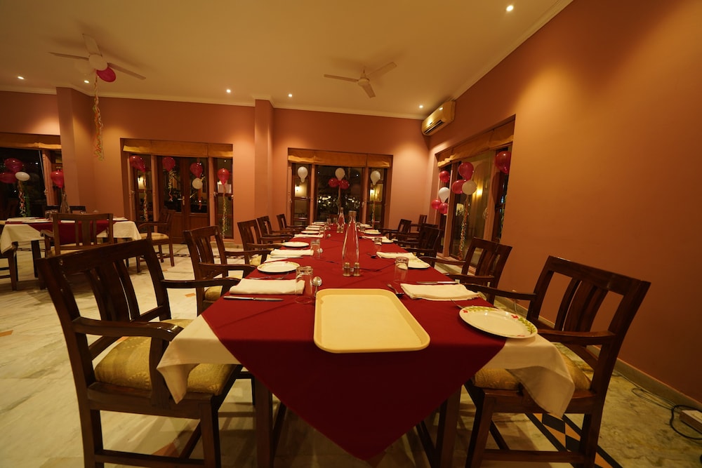 Hotel Dev Vilas 49/72