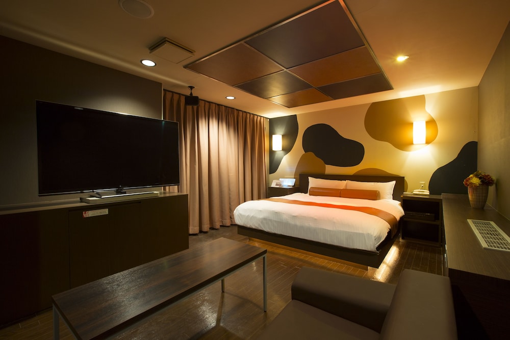 Hotel Love 7/50