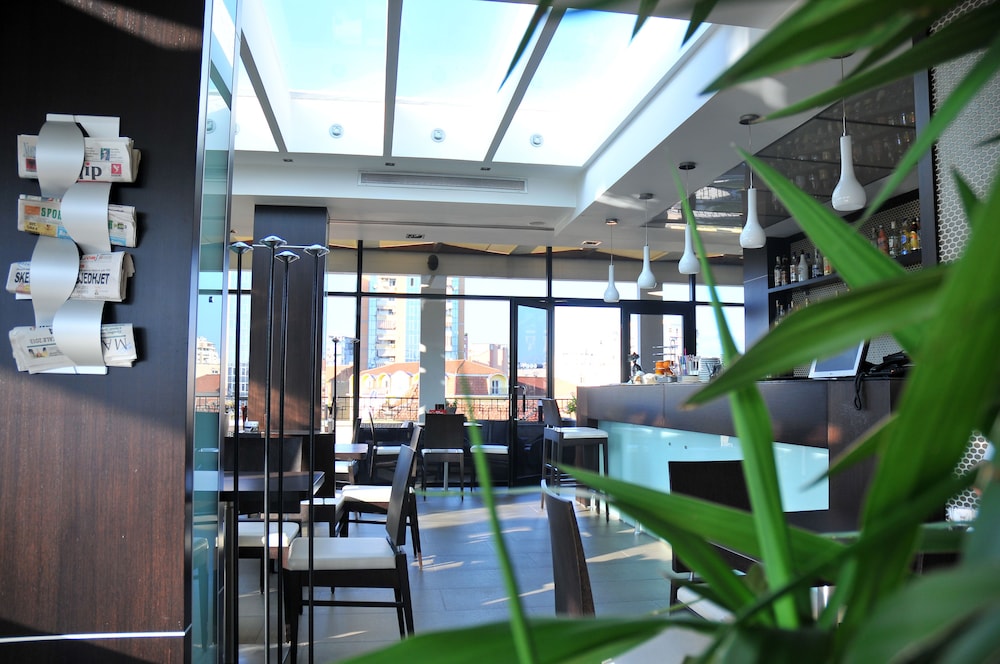 Monarc Hotel 44/58