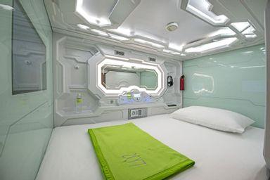 Capsule, Mixed Dorm, Single