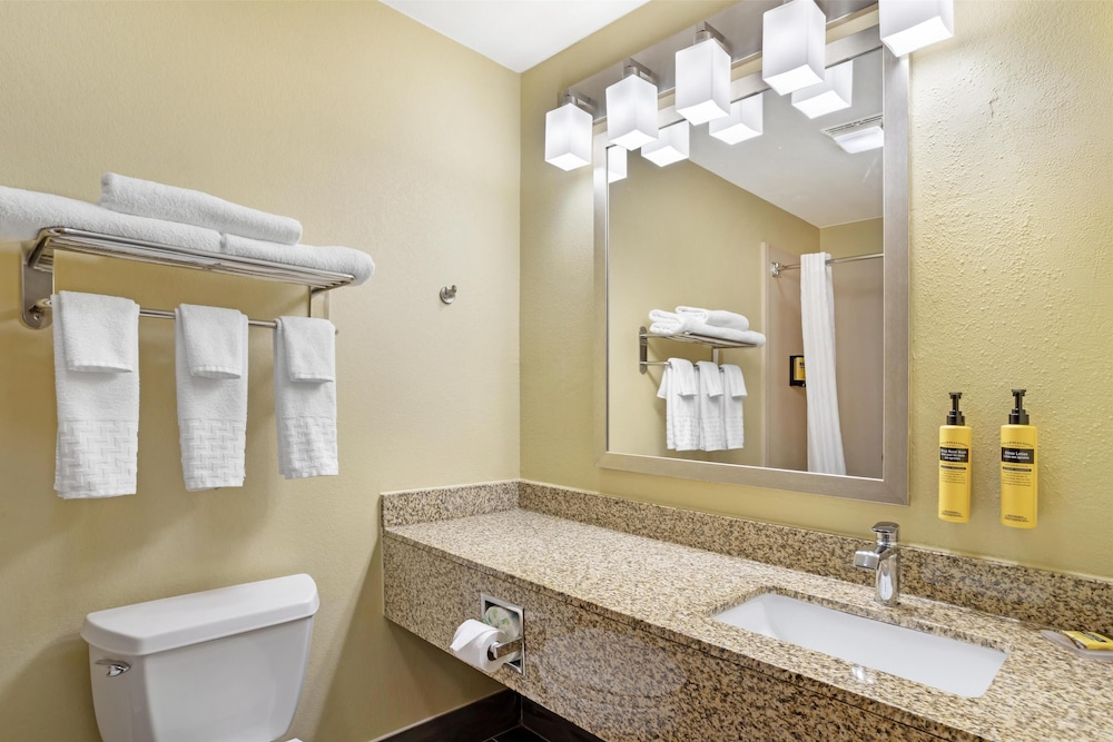 Best Western Plus Executive Hotel Suites 48/50