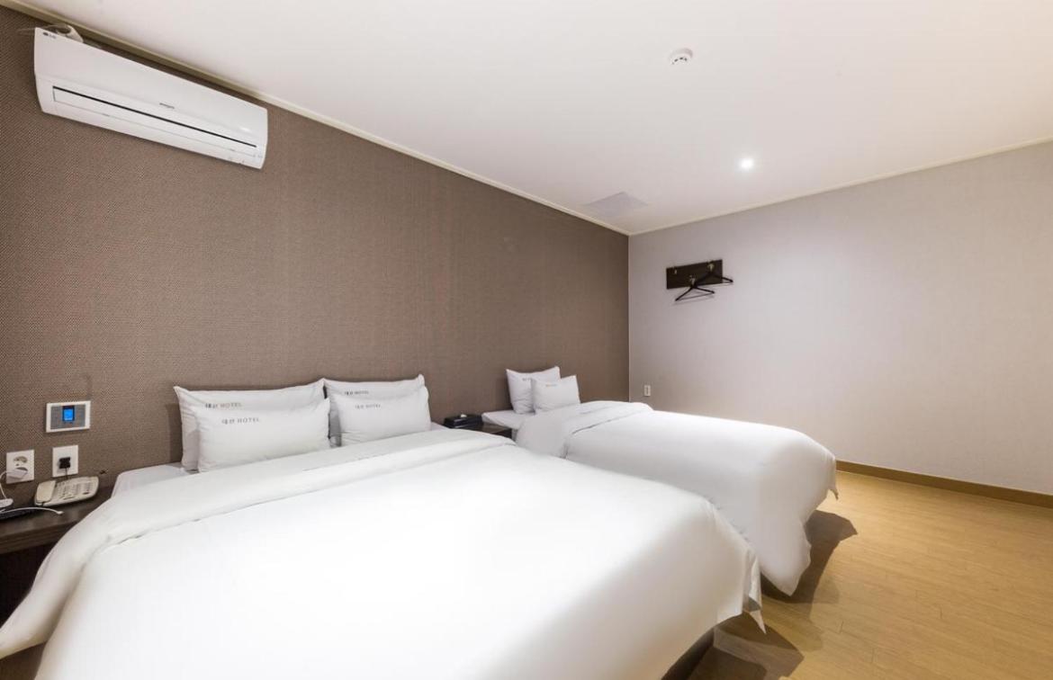 Vip, Twin Beds