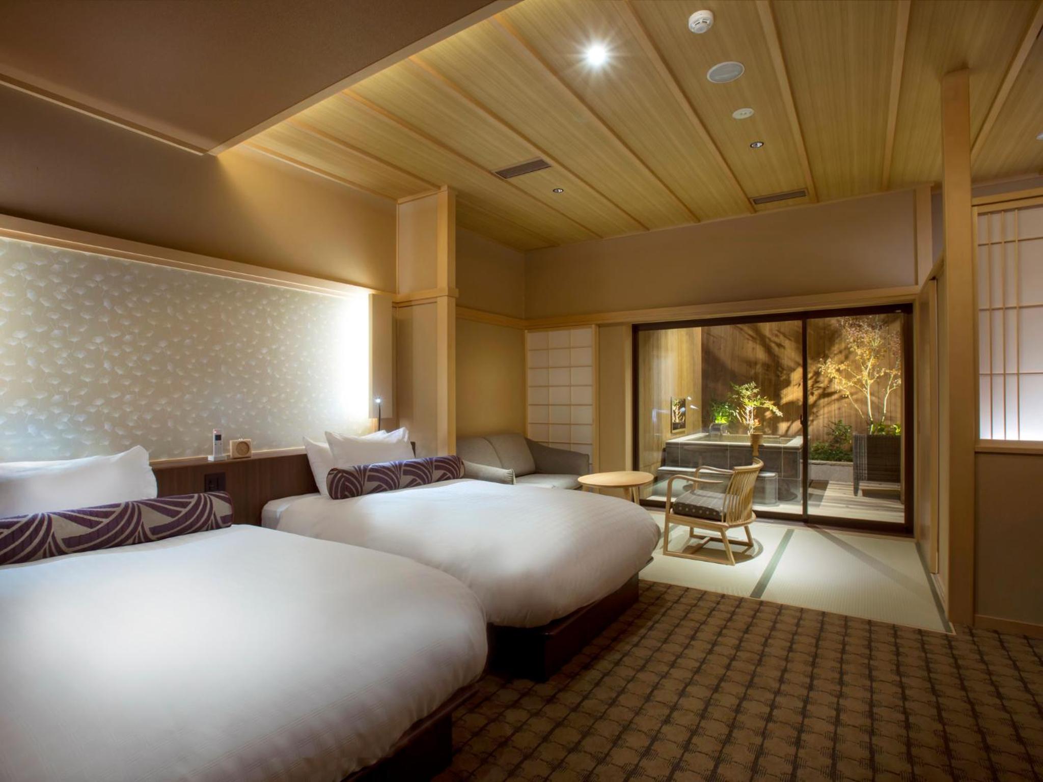 Grand, Twin Beds, Outdoor Bath
