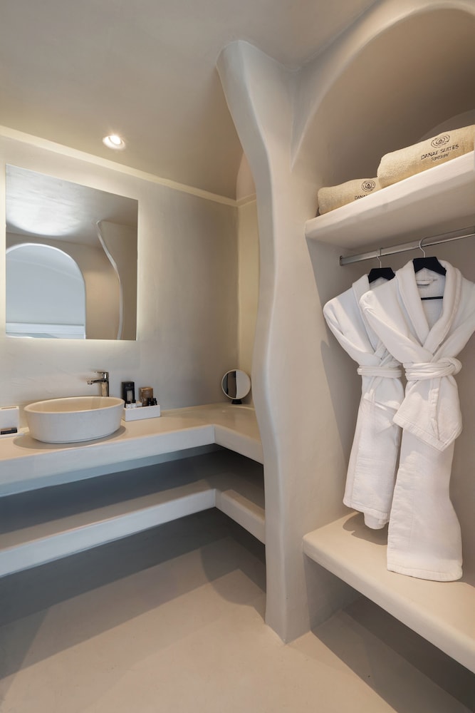 Danae Suites 48/50