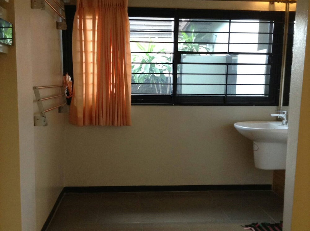 Srisomthai Hotel 66/66