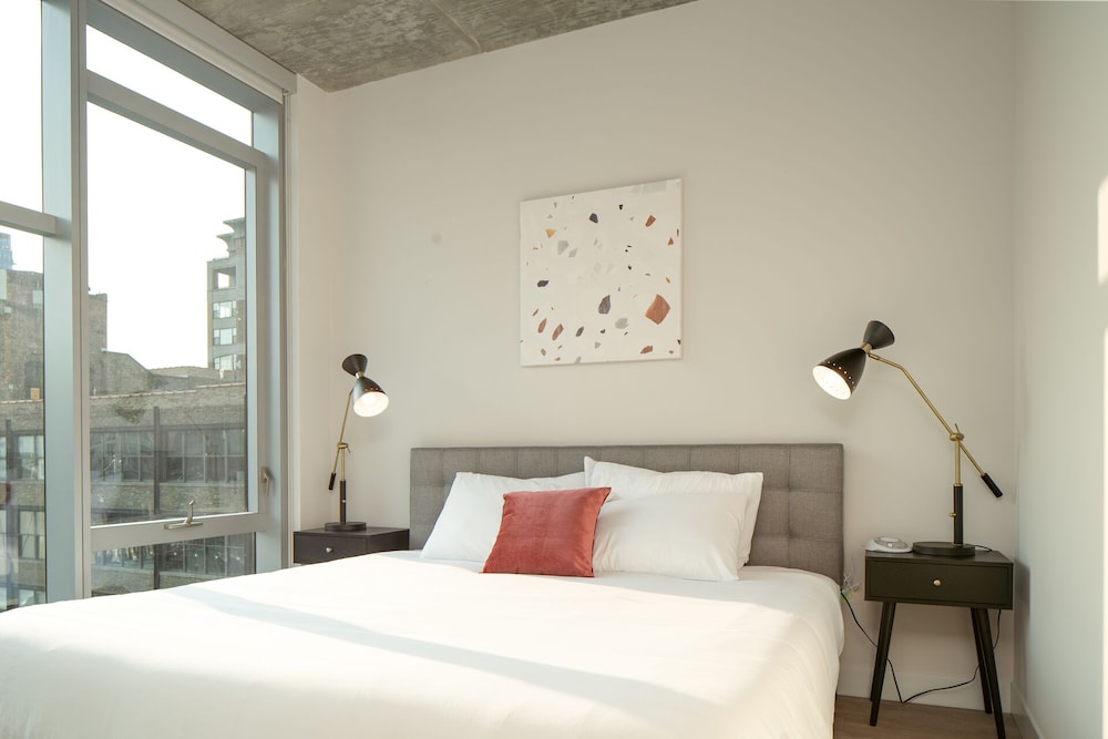 SIGNATURE, APARTMENT, KING BED, SOFA, POOL ACCESS