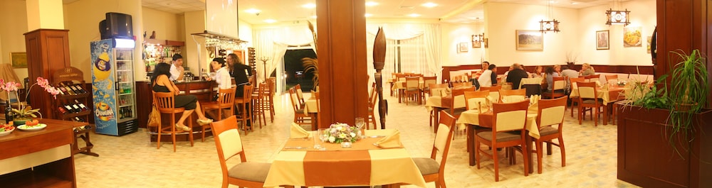 Joya Park Complex 48/66
