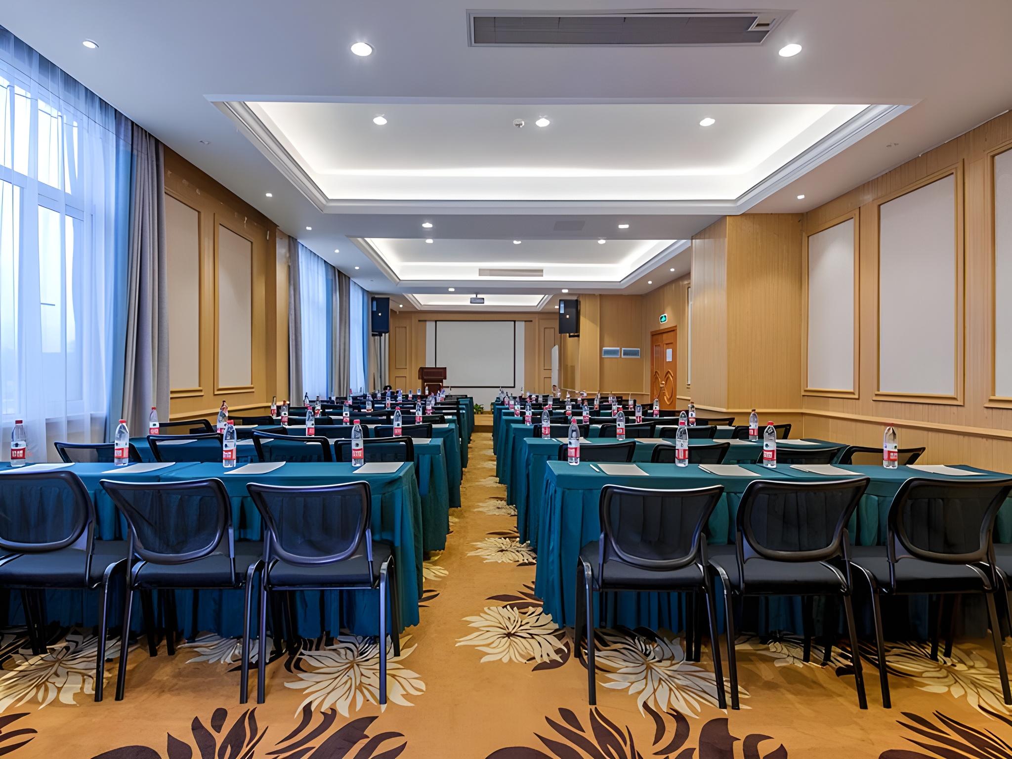 Vienna Hotel (Enshi Hangkong Avenue) 45/46