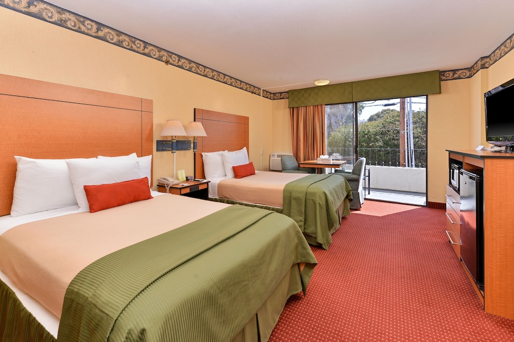 Travelodge by Wyndham San Clemente Beach 24/50