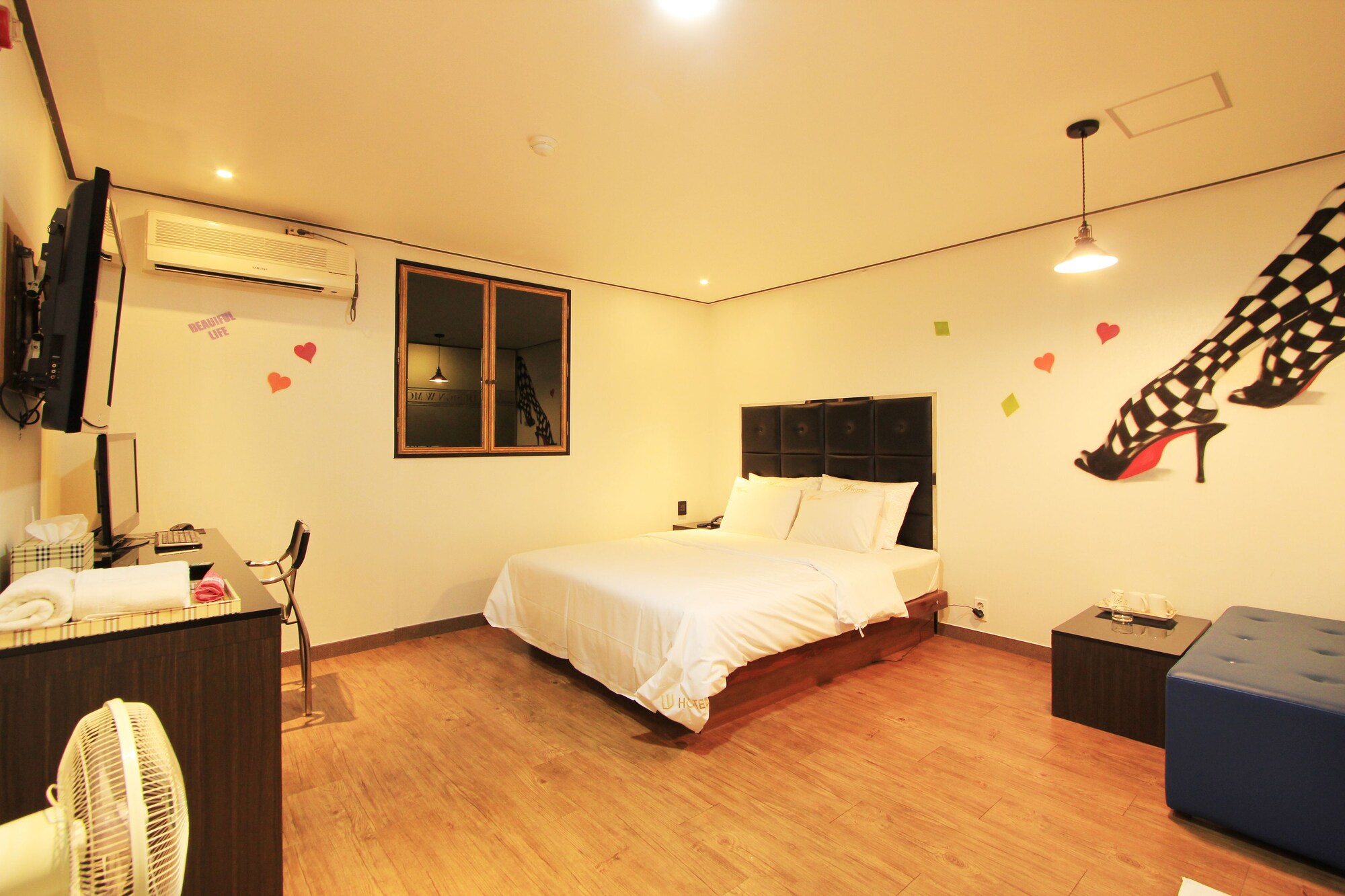 DELUXE, QUEEN BED