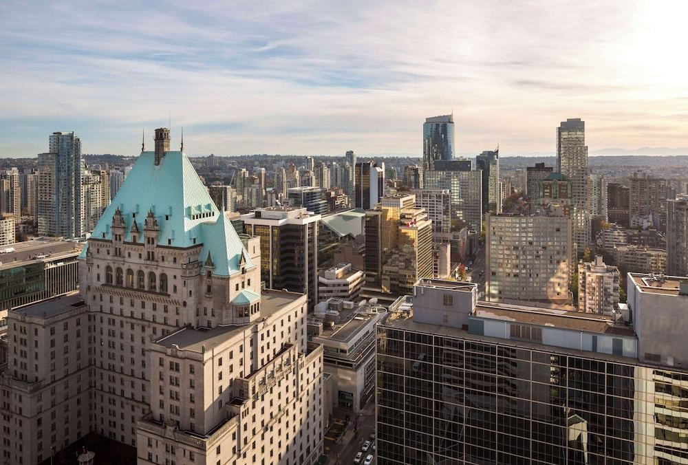 HYATT REGENCY VANCOUVER 69/72