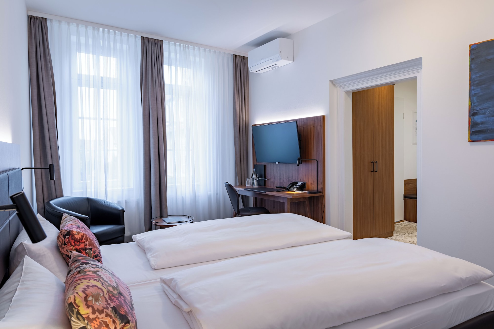 Deluxe, King Bed