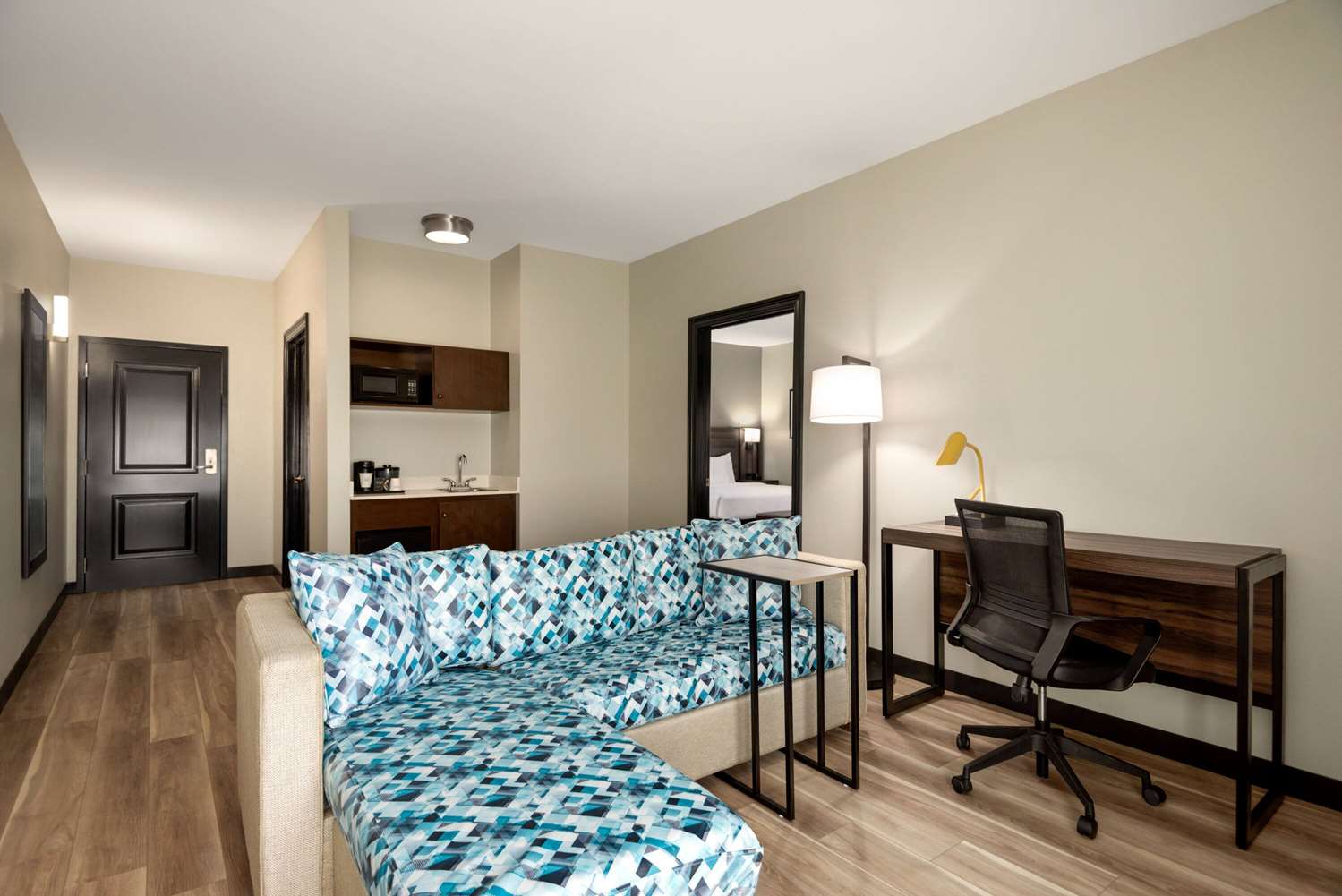 La Quinta Inn & Suites by Wyndham Gonzales LA 10/48