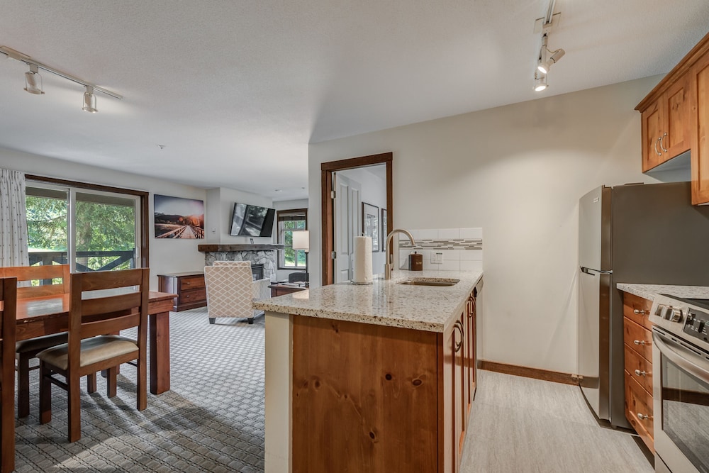Blackcomb Springs Suites by CLIQUE 12/70