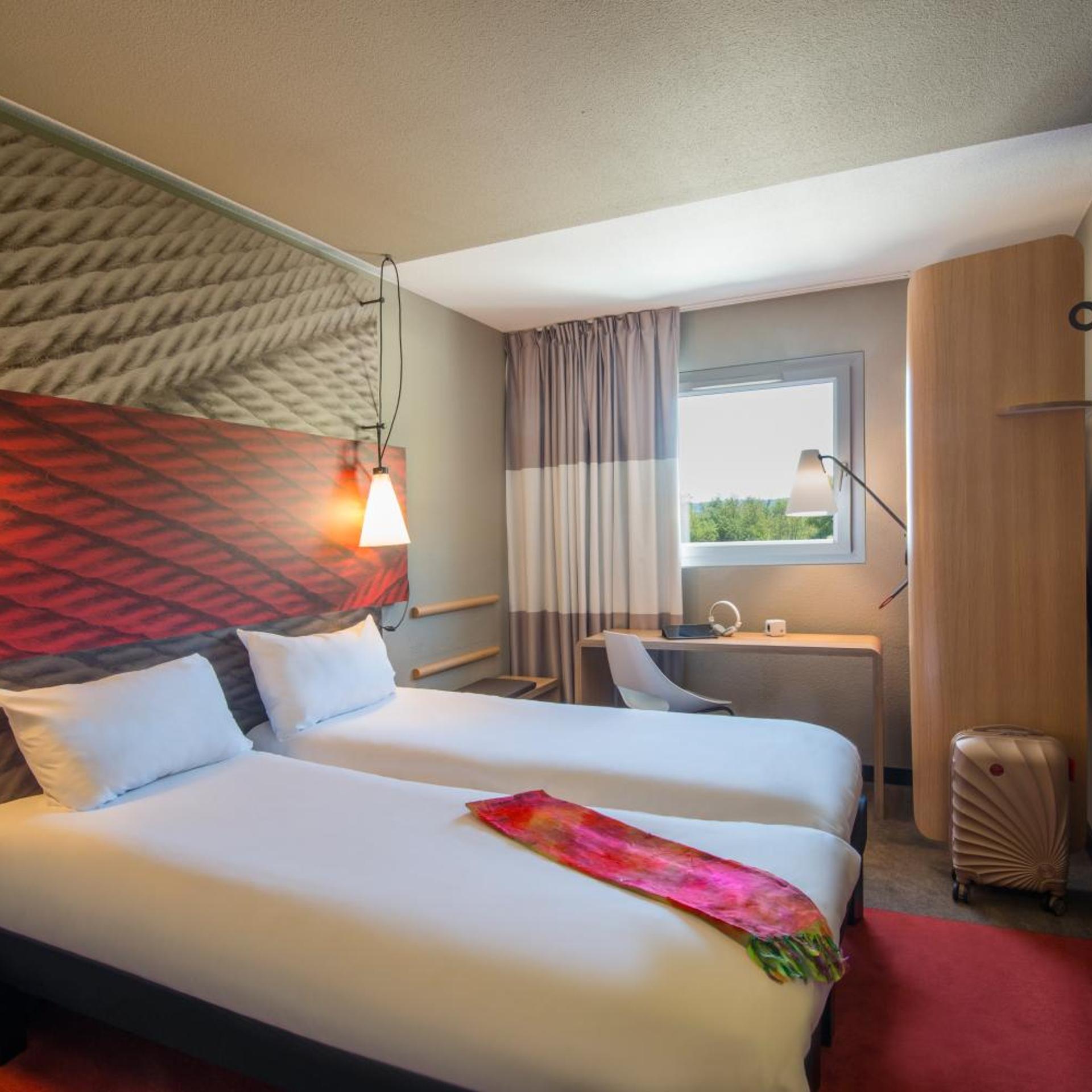 Adjoining, Double Bed