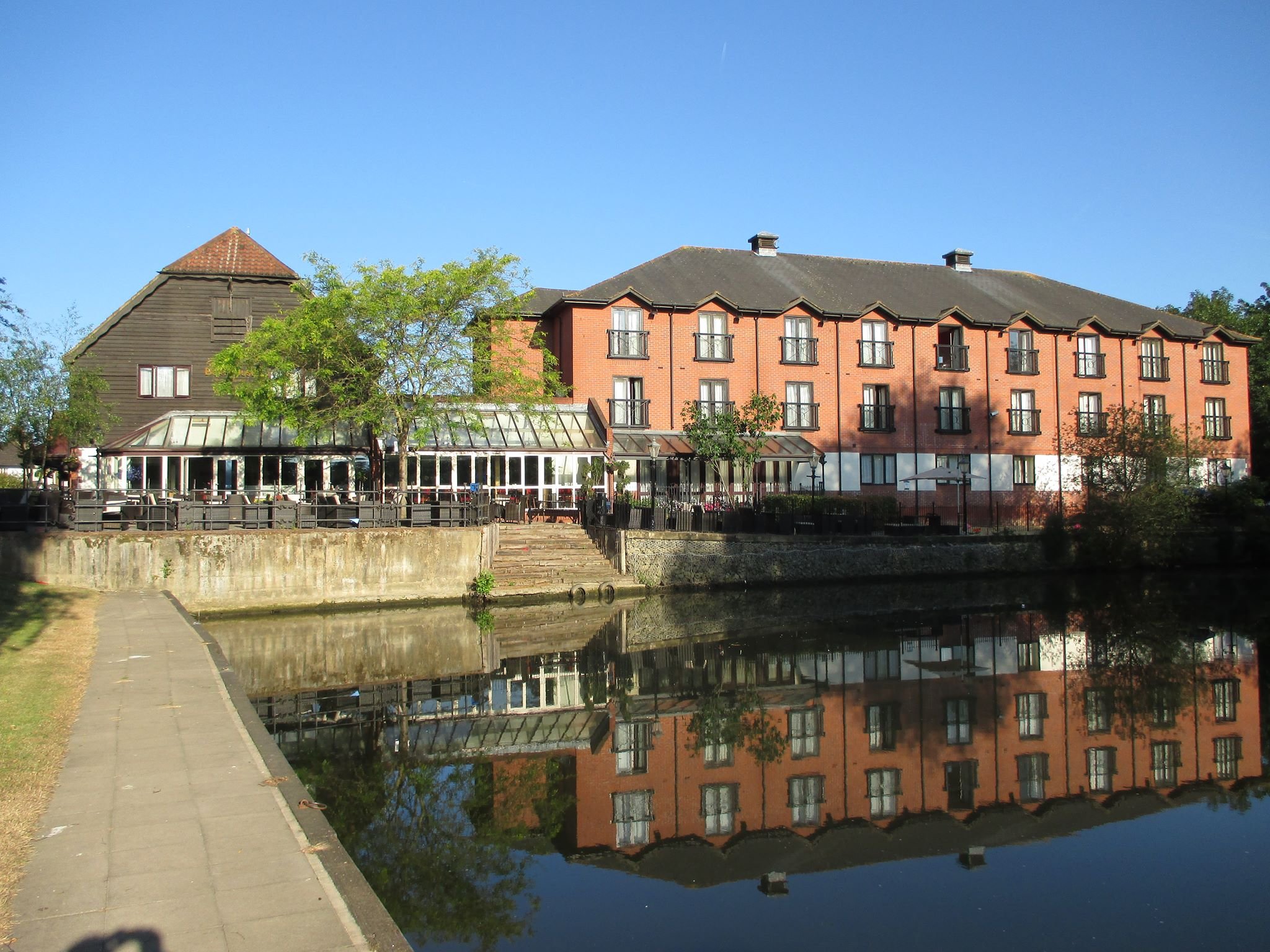 The Bridge Hotel 24/26