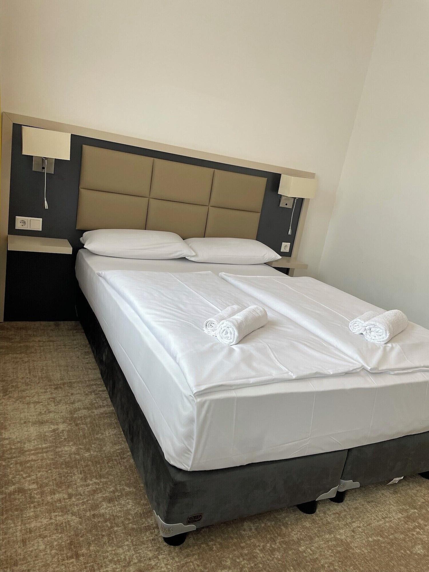 THE PLACE HOTEL - Frankfurt City Messe 7/17