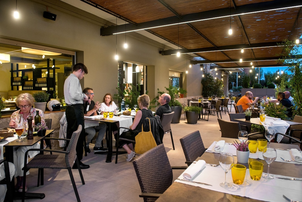 restaurant cafeteria