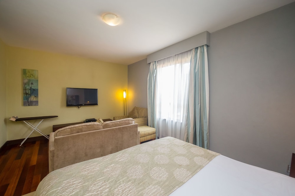 Taarifa Suites 20/50