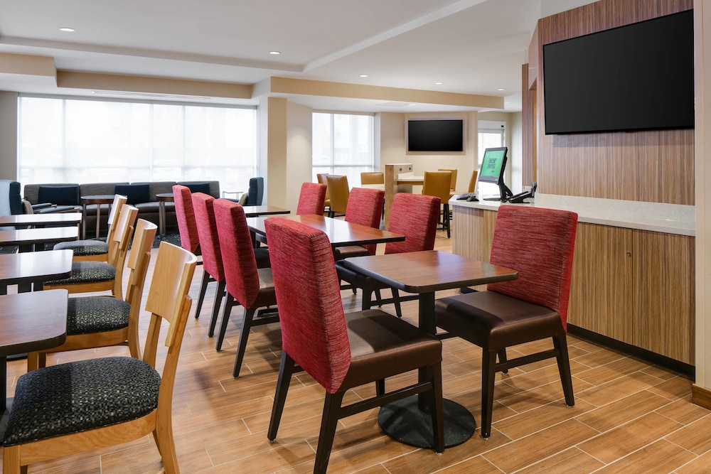 TOWNEPLACE SUITES KANSAS CITY AIRPORT 28/40