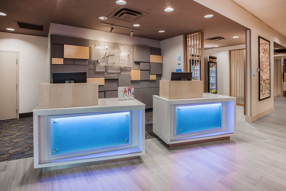 HOLIDAY INN EXPRESS SUITES LIBERAL — photo 5