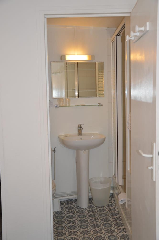 Hotel Victor Hugo 43/45