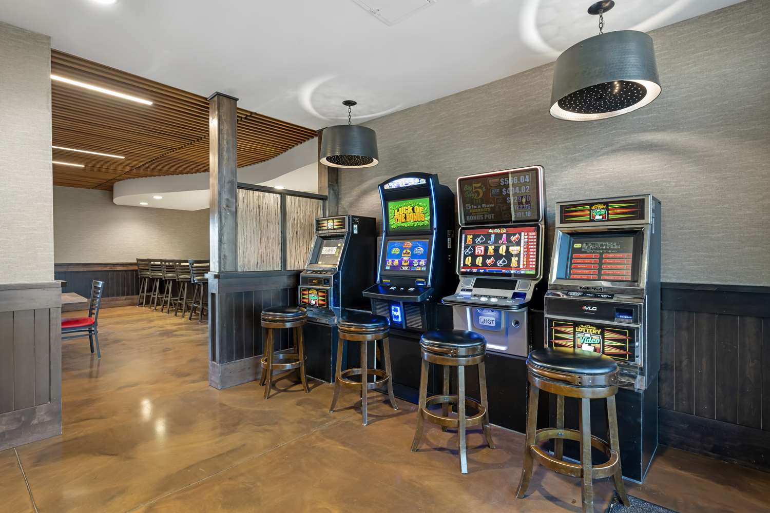 Best Western Plus Lakeview Hotel 34/48