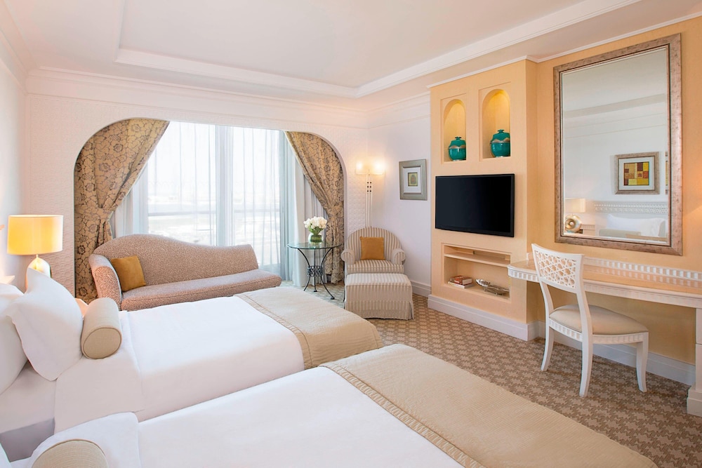 Al Habtoor Grand Resort, Autograph Collection 19/75