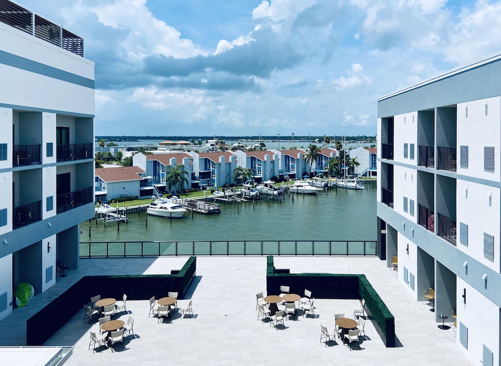 Cambria Hotel St Petersburg Madeira Beach Marina 3/58