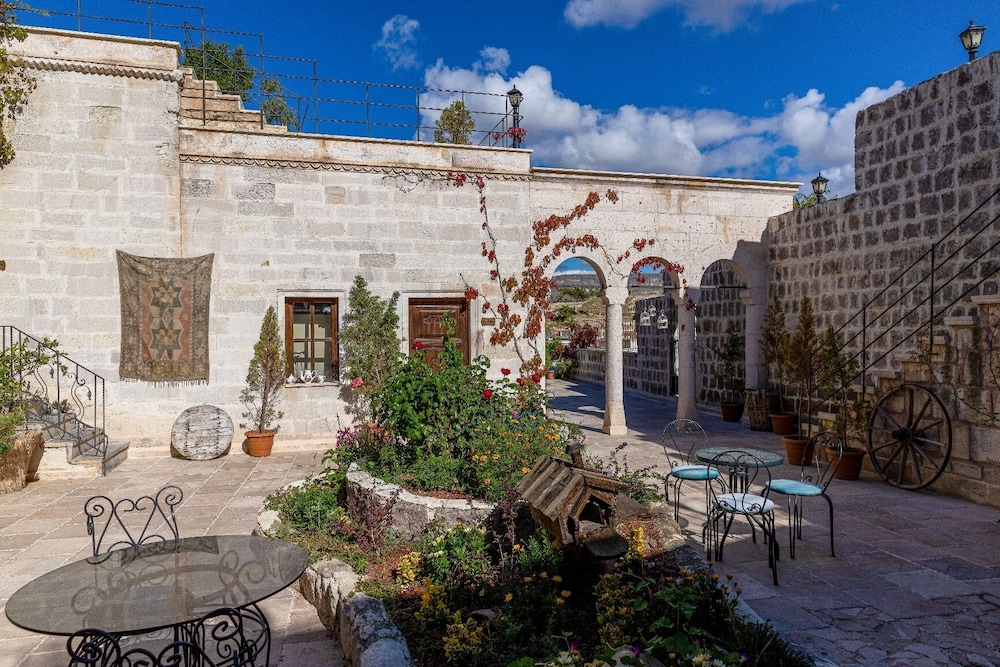 Sinasos Palace Cave Hotel 24/48
