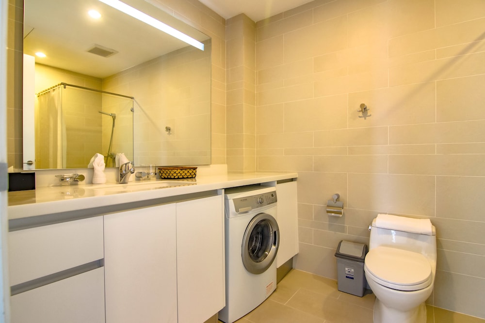 Bellevue Serviced Apartments 48/50