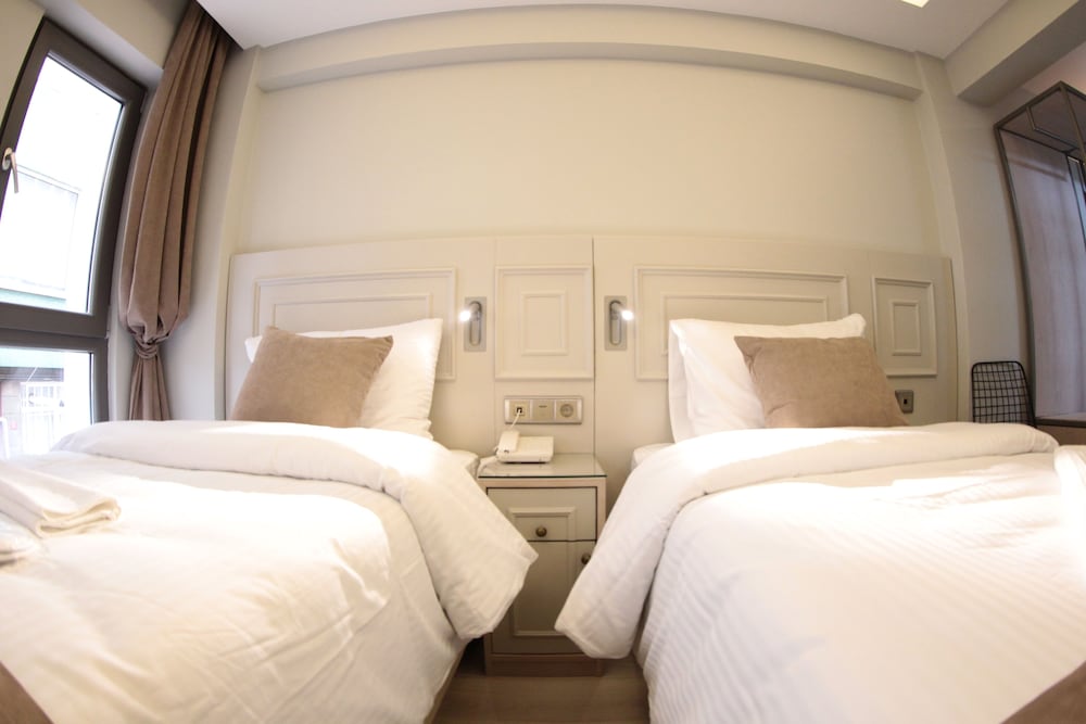 X Nellyi Boutique Hotel 12/50