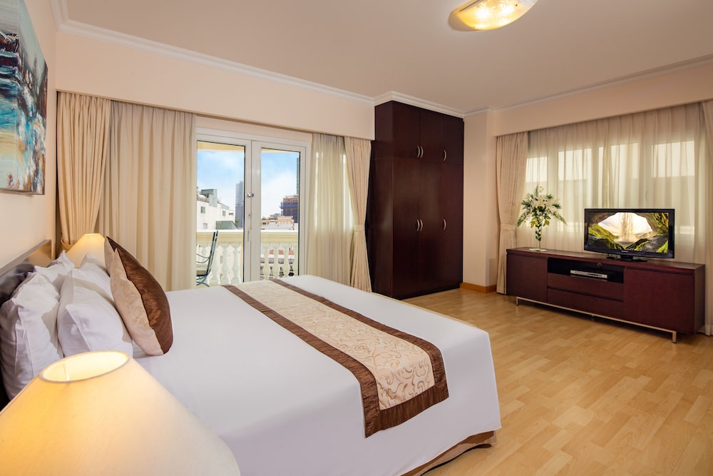 STUDIO, KING BED