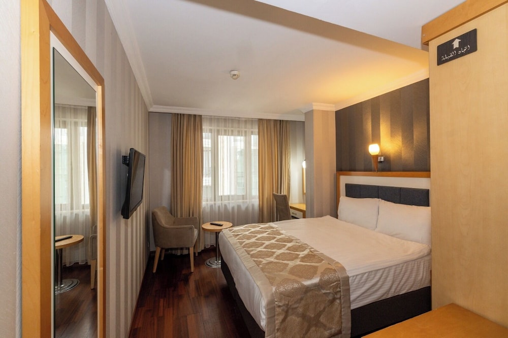 Standard, Double Bed, City View
